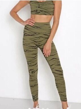 Beyond Yoga High-Waist Olive Tiger Stripe Leggings - XS
